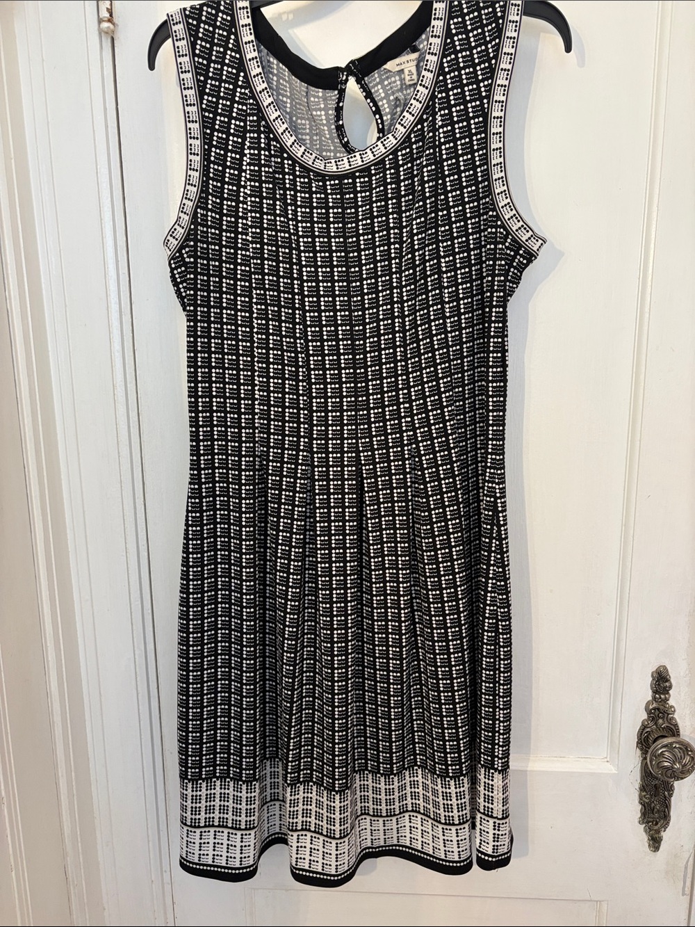 Max Studio Black & White Sleeveless Patterned Midi Dress